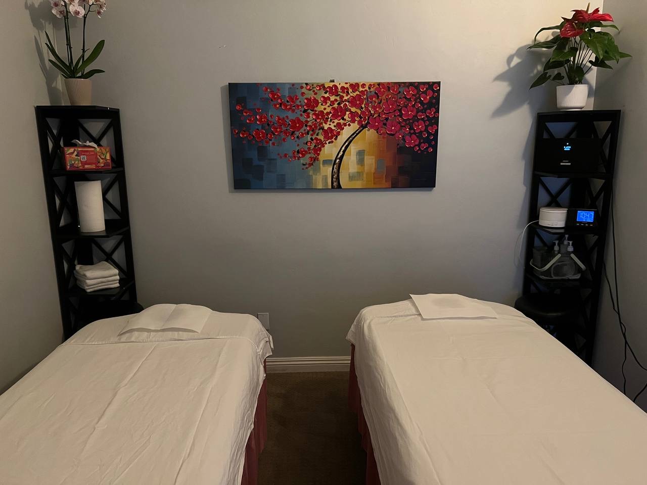 Comfort Spa’s private two-table couples massage room